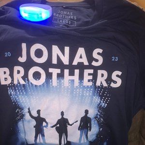 2023 Jonas Brothers T-SHIRT Wristband - Los Angeles Dodger Stadium Concert LARGE